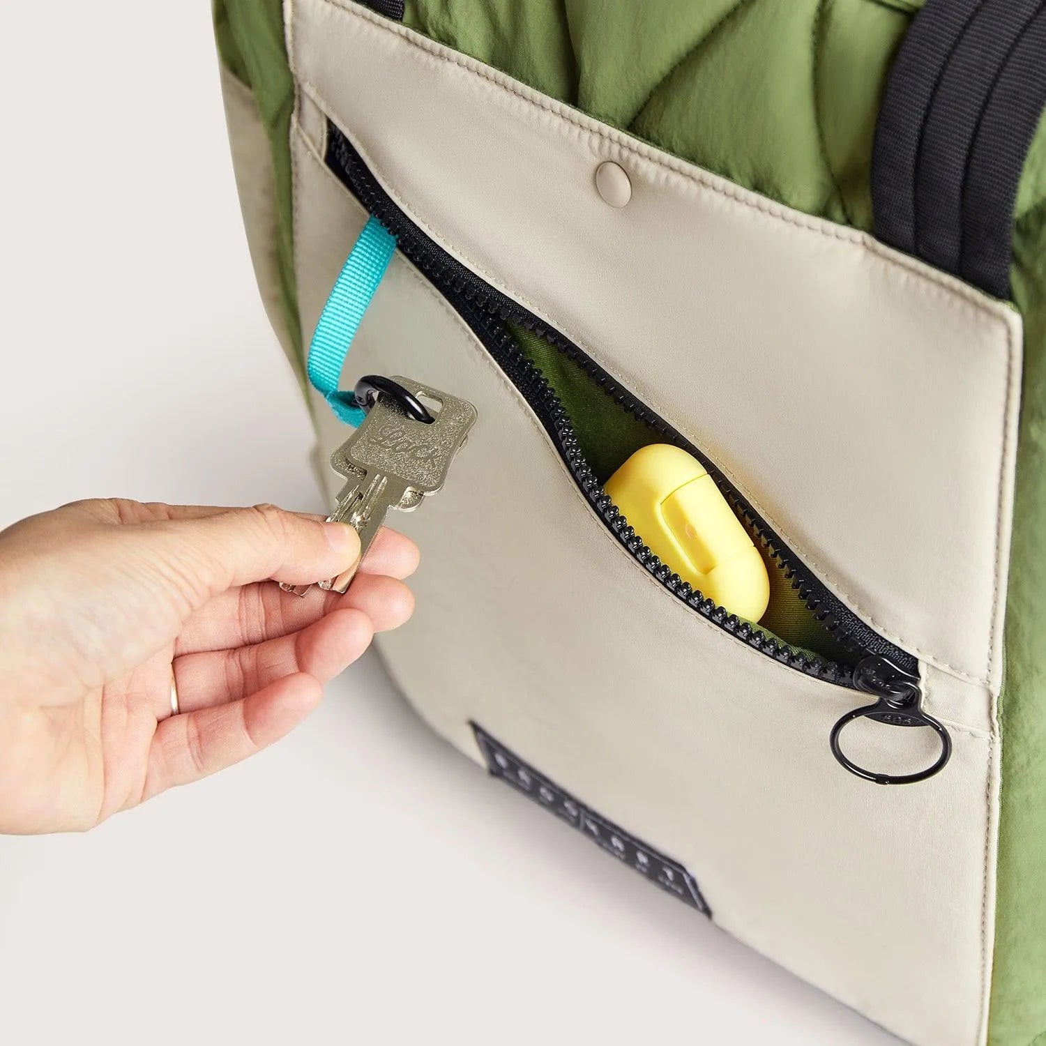 Vega 23L Featherlight Tote Bag - BAGSMART
